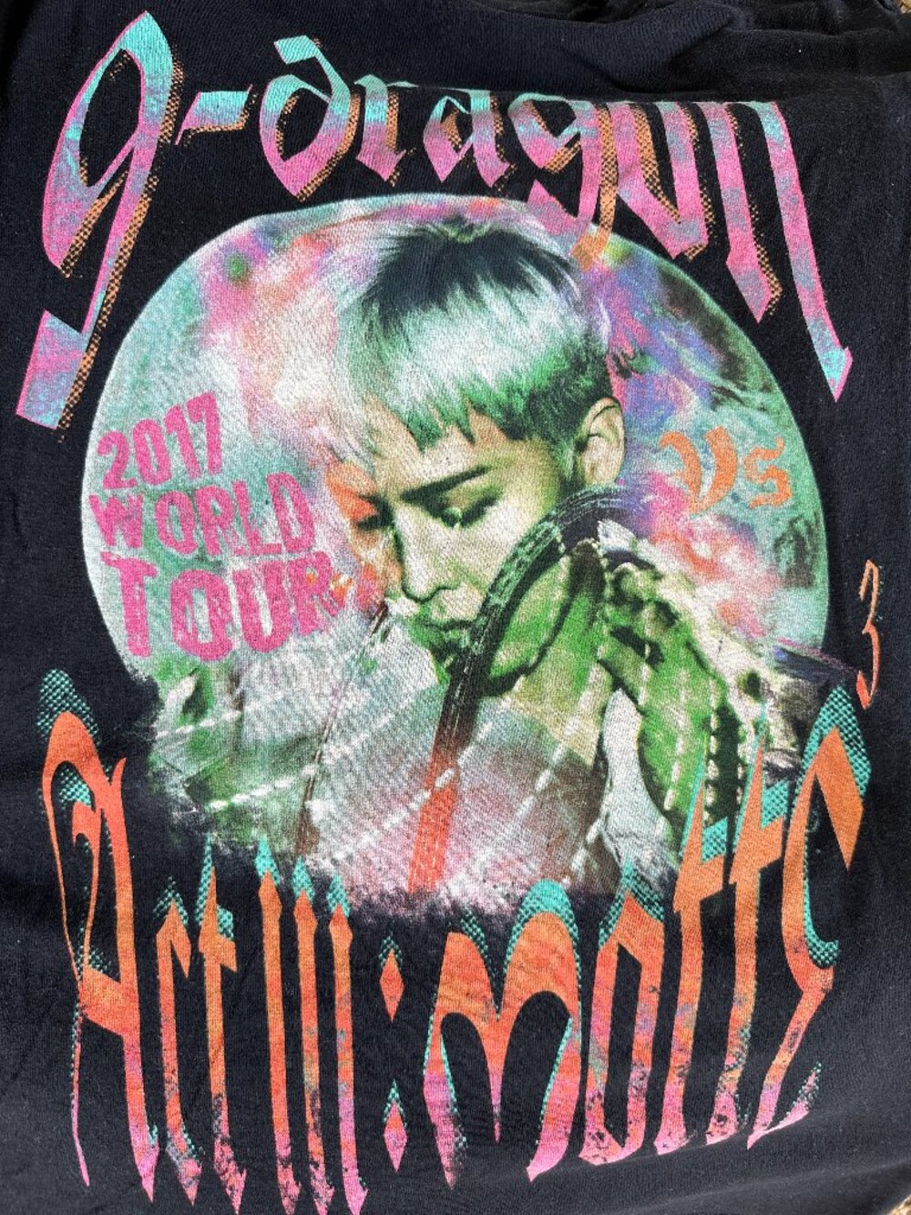 G-Dragon 2017 World Tour Men's Black T Shirt Large YG Entertainment Act III: M.O